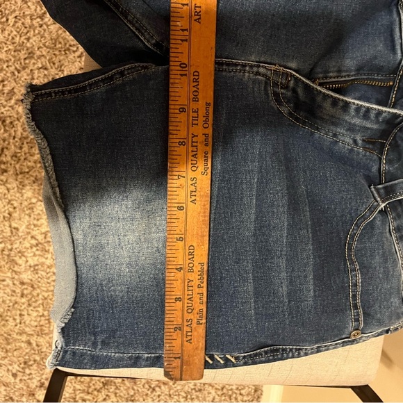Rubberband stretch denim sarina shorts, NWT, size 15, waist 32 - Picture 8 of 9